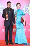 孫淳、娜仁花金雞獎封帝后 后臺合影親吻獎杯