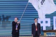 影協(xié)主席李前寬交接會旗 下屆金雞獎移師紹興