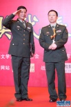 劉之冰、柳建偉憑《飛天》捧金雞 行軍禮以謝眾