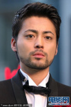 《不戴戒指》劇組出場 主演山田孝之帥氣亮相