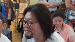 范伟为“饭局”拍摄海报 莫小棋新片变身“女贼”