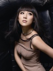 賈青笑容甜美微醺秀美肌 眼神性感宛如畫中人