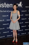 李嘉欣優(yōu)雅連衣裙剪彩 自曝與老公“新婚試床”