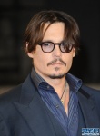 約翰尼·德普新片首映 艾梅柏金色長(zhǎng)裙性感驚艷