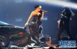 LadyGaGa豪放车旁表演 爆乳搂设计师香艳诱惑