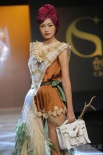 《創(chuàng)意星空》七強(qiáng)設(shè)計(jì)服裝秀 精彩演繹未來(lái)服飾