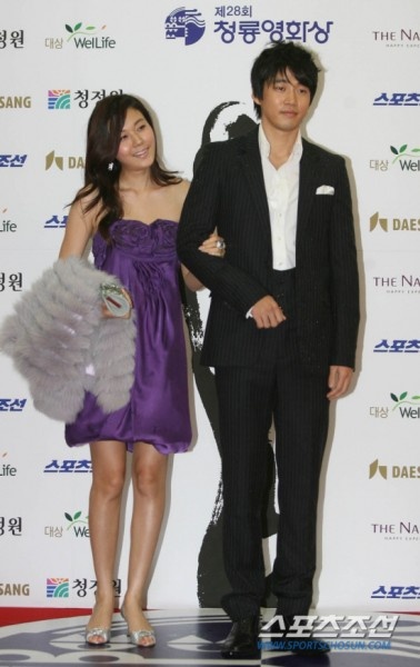 《六年之痒》男女主演金荷娜,尹启相搭档亮相2007年第28届青龙奖颁奖