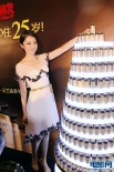董璇婚后代言分享美肌秘訣 蕾絲裙秀苗條身段