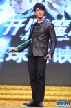 吴尊摆POSE向嫩模耍帅 叶伟信变魔术闫妮走猫步