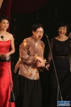 许鞍华喜获金马最佳导演奖 与张艾嘉相拥而泣