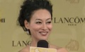 惠英紅低胸長裙亮相紅毯 坦言出演“白蛇”壓力大