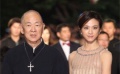 湯唯裸色裙裝盡顯優(yōu)雅氣質(zhì) 攜前輩王羽亮相紅毯