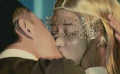 《东成西就2011》片段 陈奕迅、莫文蔚相拥热吻