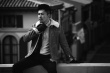 蘇有朋雅皮范兒拍寫真 深沉自省眉頭深鎖顯氣場(chǎng)