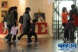 张柏芝包场携子玩游乐园 Lucas开心笑容满面