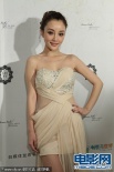 李小璐透视短裙看婚纱秀 黄圣依中性装扮气场足