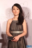 車永莉身穿束腰長(zhǎng)裙閃亮登場(chǎng) 秀發(fā)披肩顯柔美