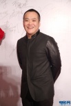 寧浩攜《黃金大劫案》劇組亮相 拍賣金磚獻(xiàn)愛心