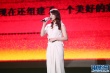伊能靜助拍畫作《斗雞》 講述愛心主題聲情并茂