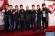 “新七小福”亮相红毯 集体握拳气势堪比兄弟连