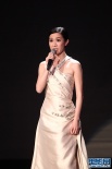 佘诗曼助拍“倩女幽魂”戏服 现场讲解感动全场