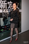 鄔君梅助陣當代藝術展 認真觀看表示很受啟發(fā)