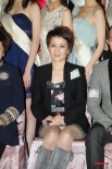 候选华姐自选服装亮相 胡杏儿深V礼服抢风头