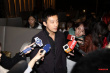 汪小菲黑衣黑面應對媒體 否認計劃要龍寶寶