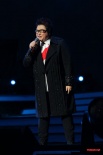 韩红演唱会逗笑上海歌迷 为李霞庆生感触落泪