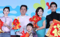 新《天生一对》上海首映 周渝民希望“早生贵子”