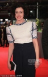瑪麗婭·施拉德紅唇難掩蒼老 白色上衣被評呆板