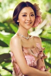 黄小蕾异域风大片曝光 精致面容如花仙子般灵动