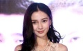 Angelababy情人节送祝福 坦言忙事业无暇穿婚纱