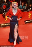 Lexy Hell头戴红花露胸前纹身 欧美杨二太惊悚