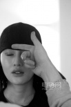 IT GIRL陈燃曝时尚大片花絮 全然享受造型过程