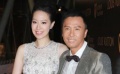 甄子丹攜嬌妻現(xiàn)身慈善 維護慈父形象“剃須明志”