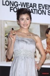 蒙嘉慧穿长裙显优雅女神范儿 坐等郑伊健求婚