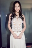 Angelababy透视装现身巴黎 获设计师邀见感荣幸