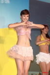 安心亚比基尼性感做代言 薄纱雪乳玉腿粉嫩诱人