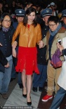 李嘉欣艷裙現(xiàn)身保鏢開道 被問懷二胎微笑不回應