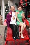 劉心悠旗袍裝示人不慎泄春光 謝婷婷曝父親情史