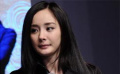 杨幂抱病现身走红毯略带疲惫 全程助理贴身搀扶