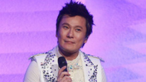 情歌王子张信哲红馆开唱 经典老歌勾起无限回忆