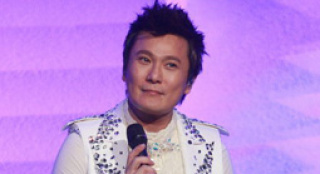 情歌王子張信哲紅館開(kāi)唱 經(jīng)典老歌勾起無(wú)限回憶
