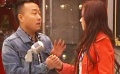 足球宝贝桑娜闹市变小贩 雷人演出惹“祸”上身