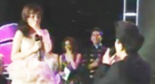 贾乃亮当众求婚大呼嫁给我 李小璐含泪幸福点头