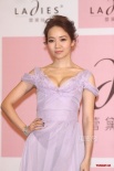 侯佩岑代言內(nèi)衣爆乳引關(guān)注 婚姻美滿不著急造人