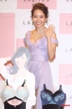 侯佩岑代言內(nèi)衣爆乳引關(guān)注 婚姻美滿不著急造人