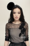 舒淇蕾丝黑裙装拍写真 扮独耳米奇公主笑容甜美