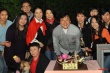 成龍58歲生日眾星到賀 林鳳嬌亮相陪切生日蛋糕